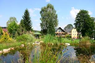 Garten mit Blick auf das Haus